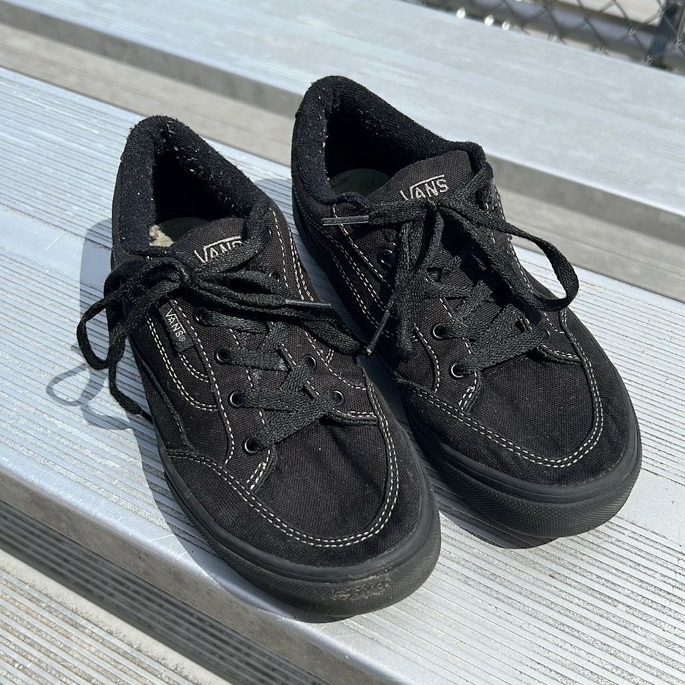 VANS Bearcat Canvas Black Sneakers! Good condition and VANS!!